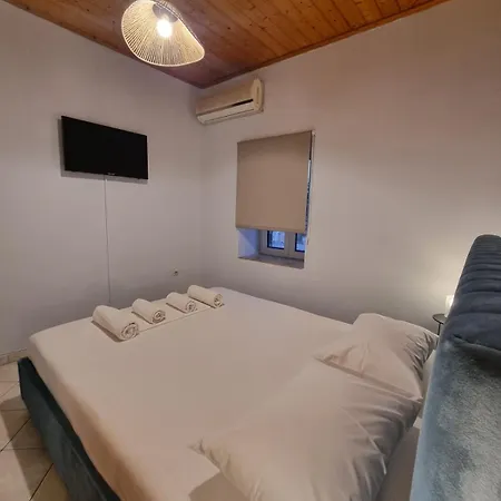Nature's Nook Paxos Apartman